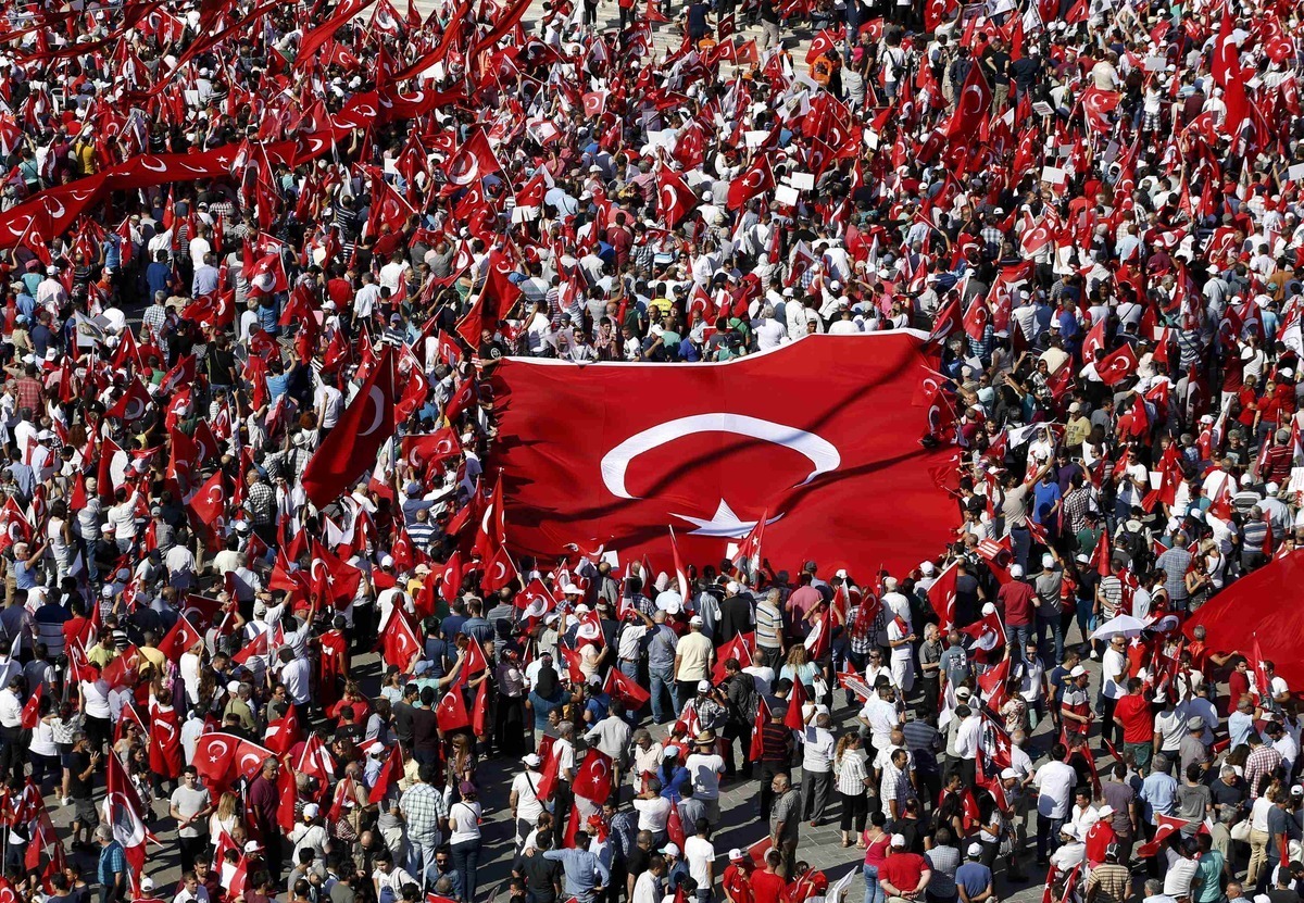 Πλήθος κόσμου στην πορεία υπέρ της δημοκρατίας στην Τουρκία (ΦΩΤΟ)
