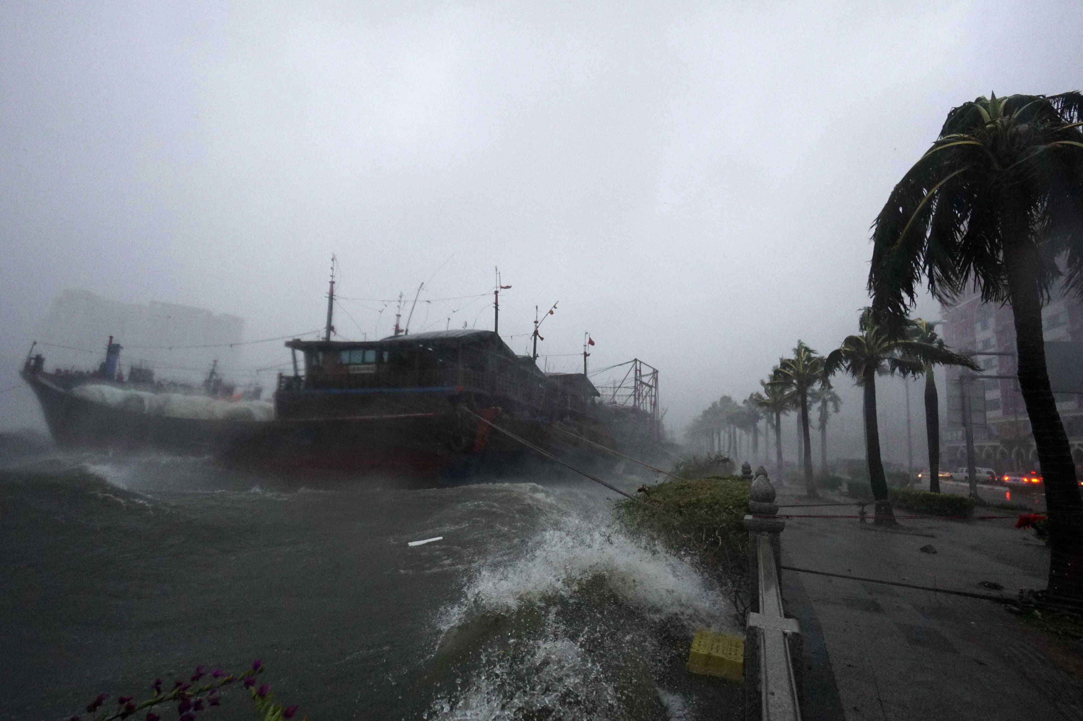 Τουλάχιστον 100 νεκροί και αγνοούμενοι στις Φιλιππίνες και 16 νεκροί στην Κίνα από τον τυφώνα Ραμασούν