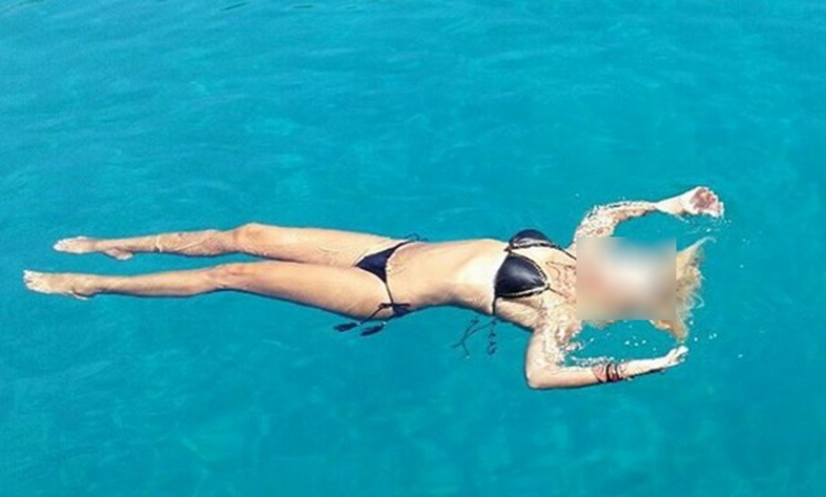 Ποια είναι η hot Ελληνίδα που έπεσε …ξερή σε τυρκουάζ νερά;