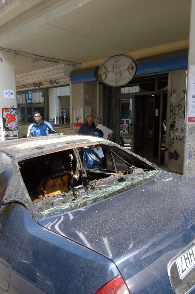 Έκρηξη σε αυτοκίνητο του ΟΤΕ - ΦΩΤΟ EUROKINISSI