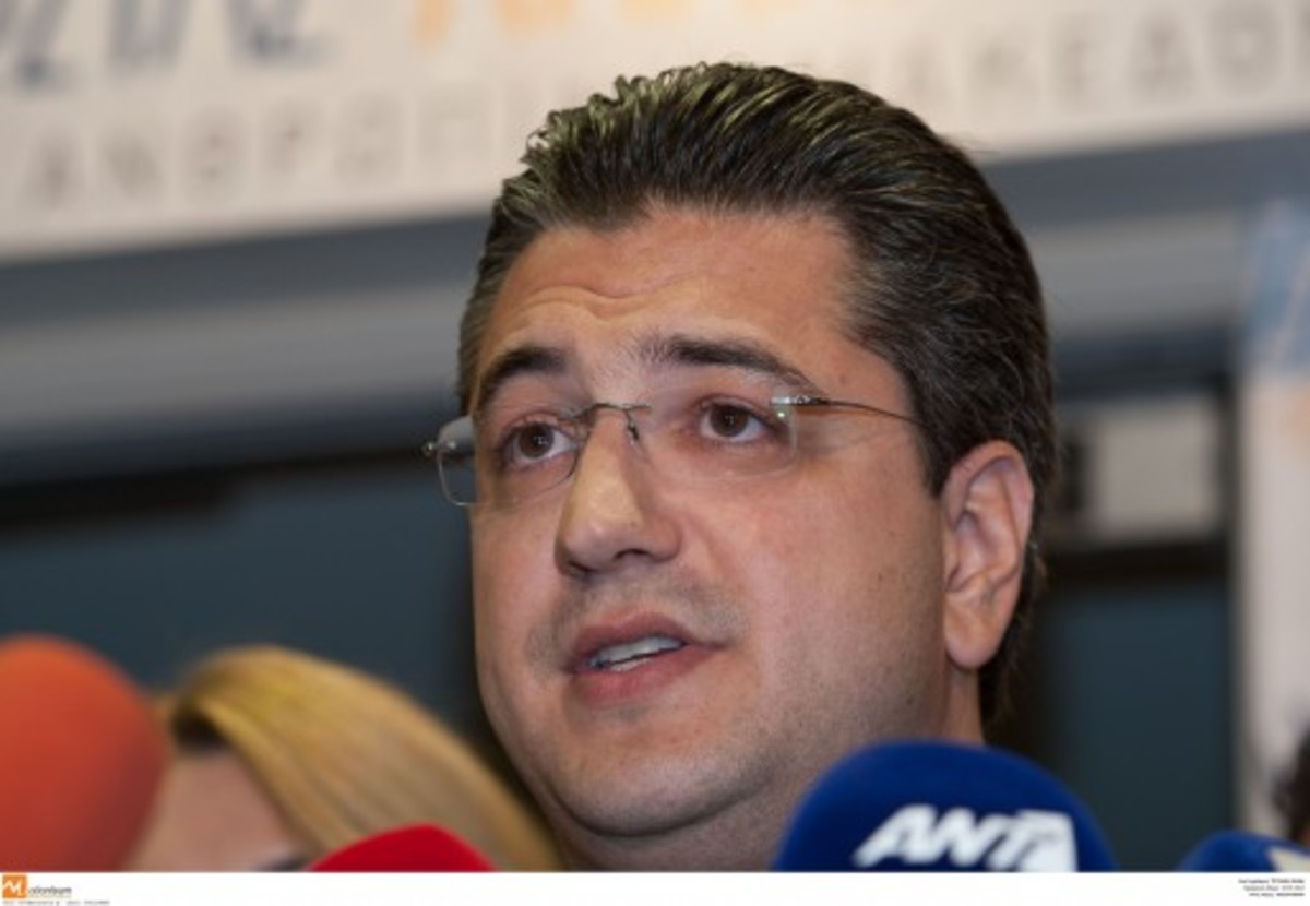 Ανέλαβε και επίσημα ο Τζιτζικώστας – Επεισόδια πριν την ορκωμοσία