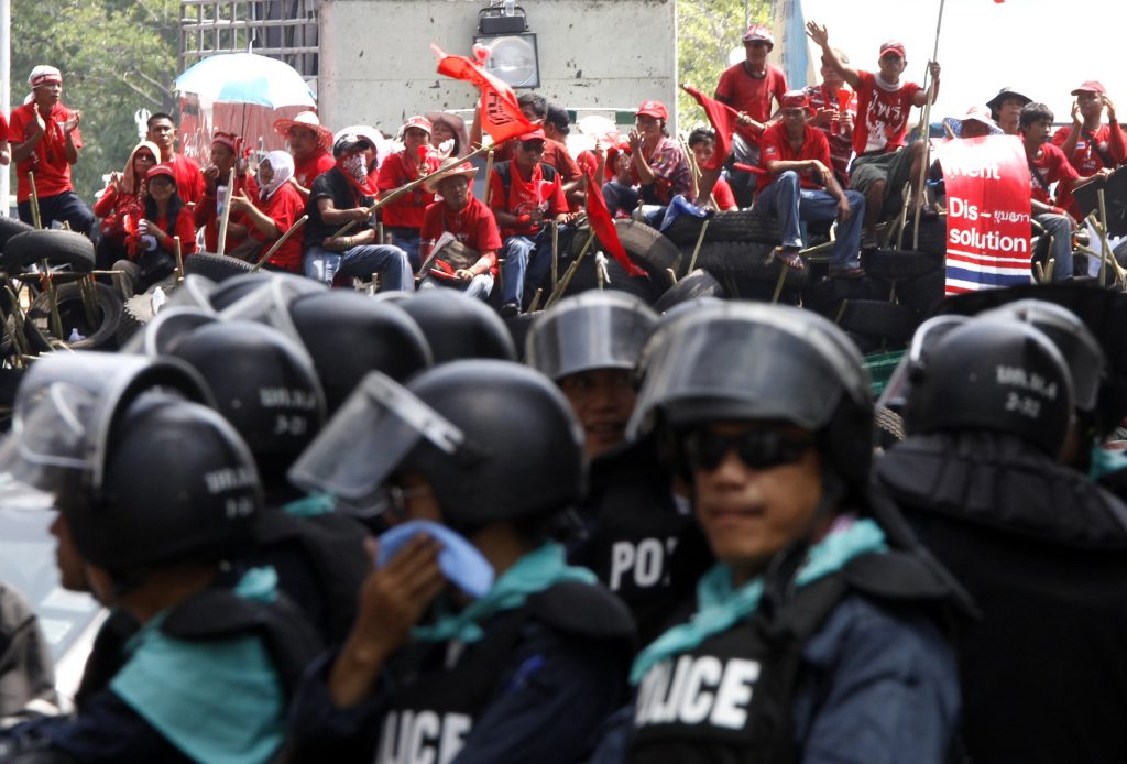 “Καμία διαπραγμάτευση μετά το λουτρό αίματος” λένε οι διαδηλωτές στην Ταϊλάνδη