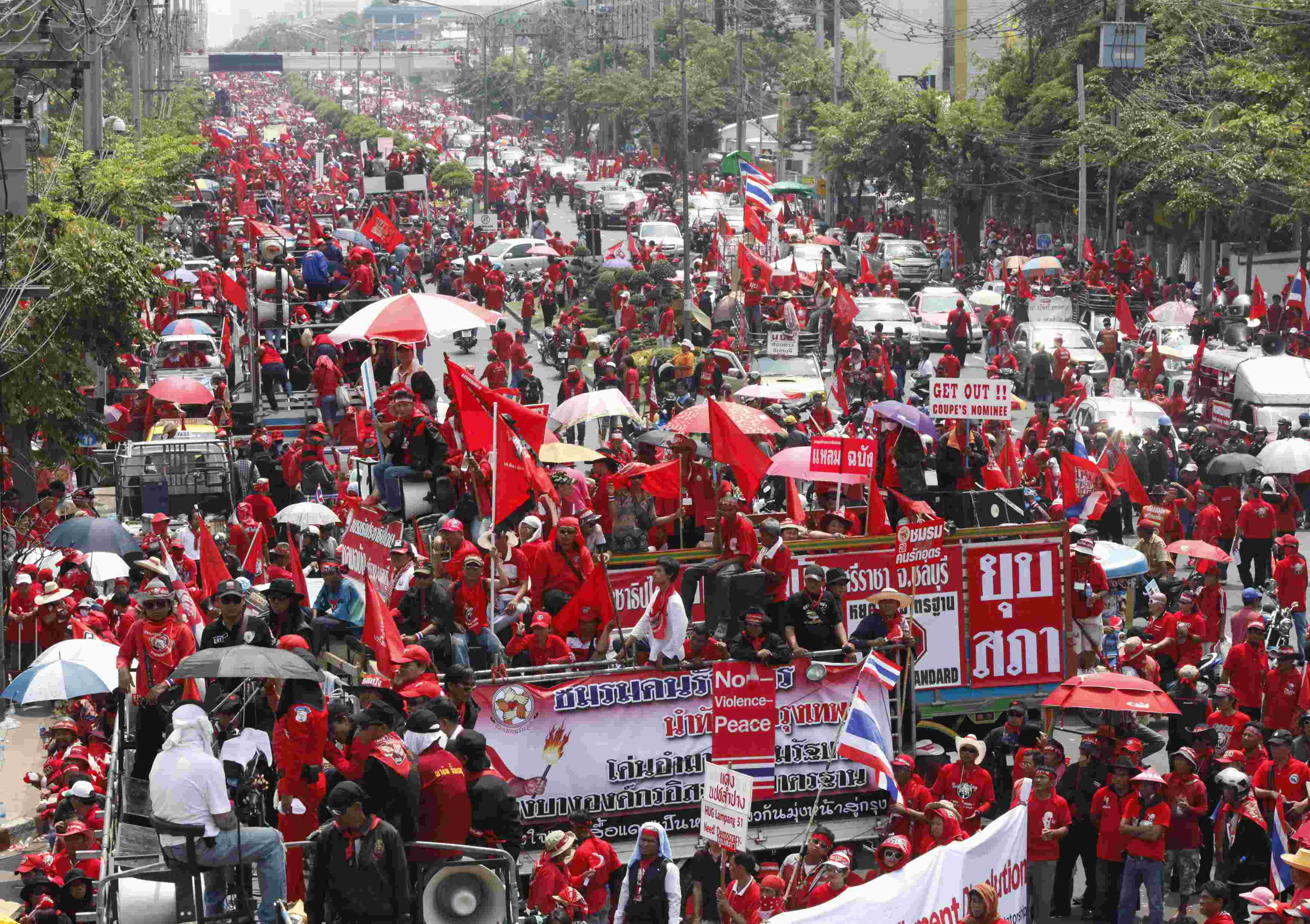 Προς συμβιβασμό η έκρυθμη πολιτική κατάσταση την Ταϊλάνδη