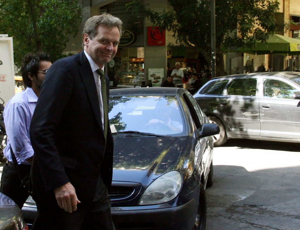 “Κόκκινη κάρτα” από τρόικα σε επτά υπουργούς – Τι δεν έκαναν – Πόσο θα πληρώσουν οι Έλληνες την “νύφη”