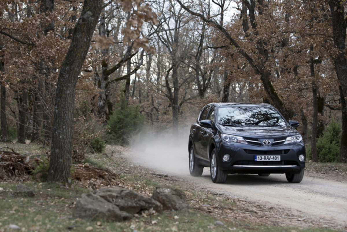 Οδηγούμε: Νέο Toyota RAV4