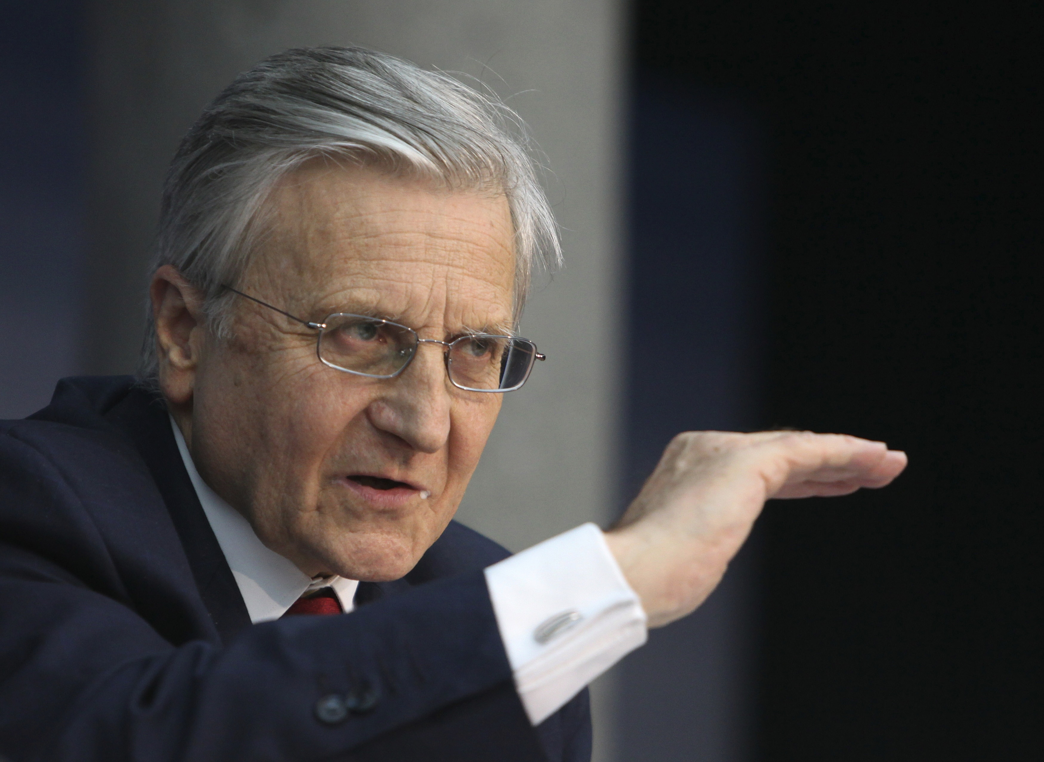 FT: “Σήμα” Τρισέ για συγκράτηση των επιτοκίων