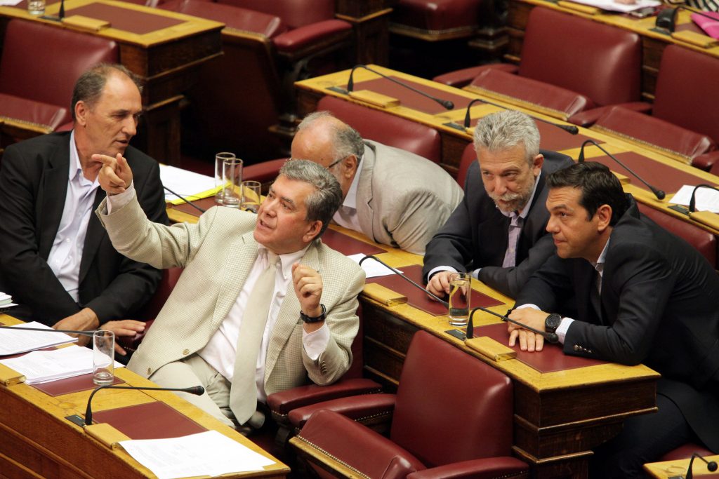 Σε εγρήγορση ο ΣΥΡΙΖΑ για να προσελκύσει το “κοινό” του συντηρητικού χώρου