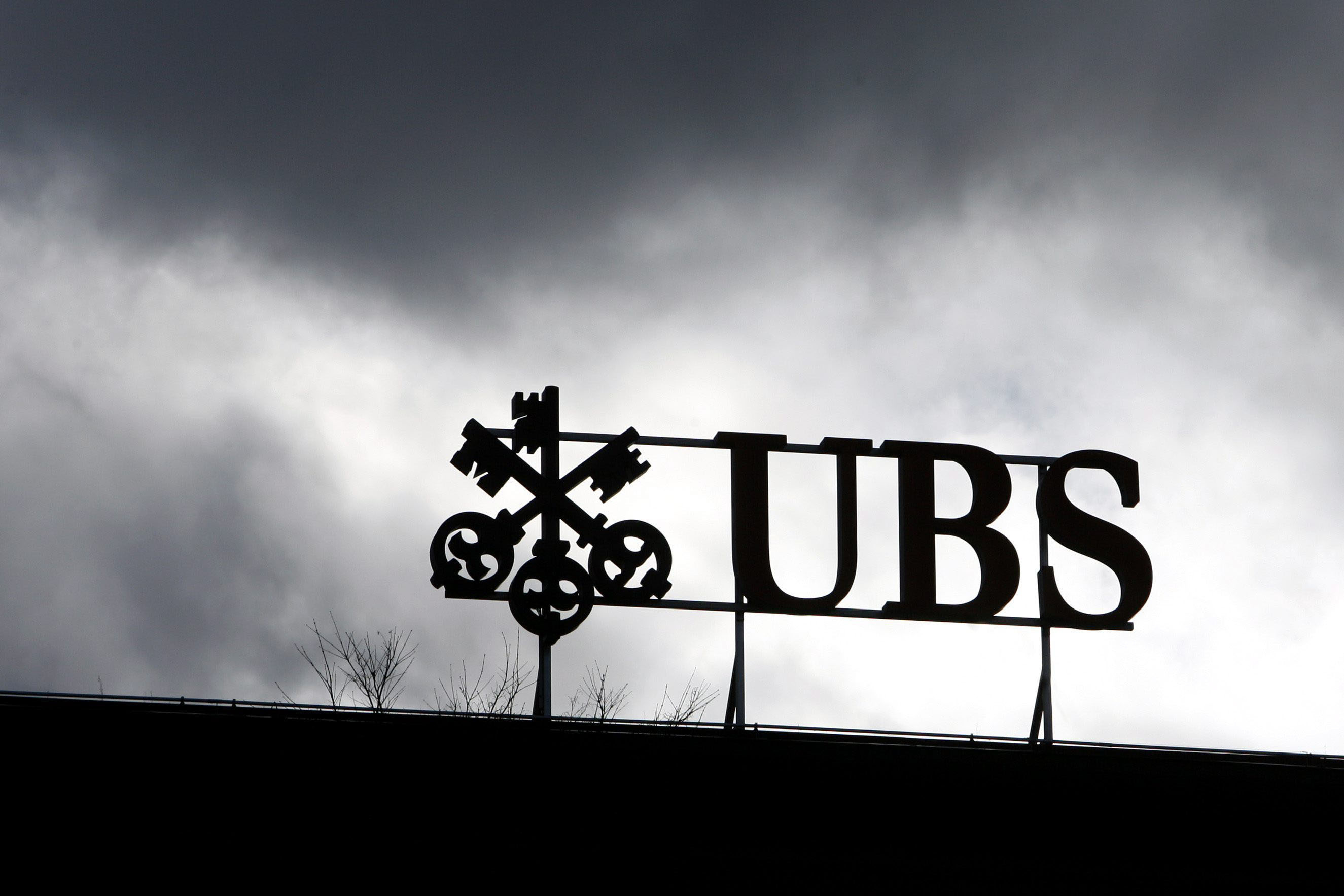 Στο σκαμνί η ελβετική τράπεζα UBS