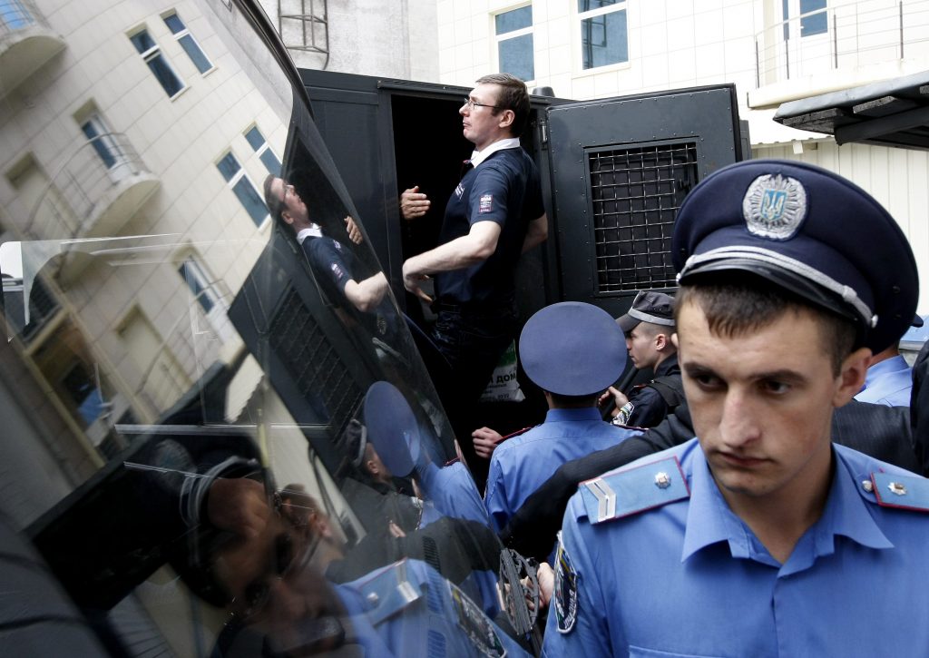 Ουκρανία: Πρώην υπουργός της Τιμόσενκο καταδικάσθηκε σε διετή εργασία γενικού ενδιαφέροντος