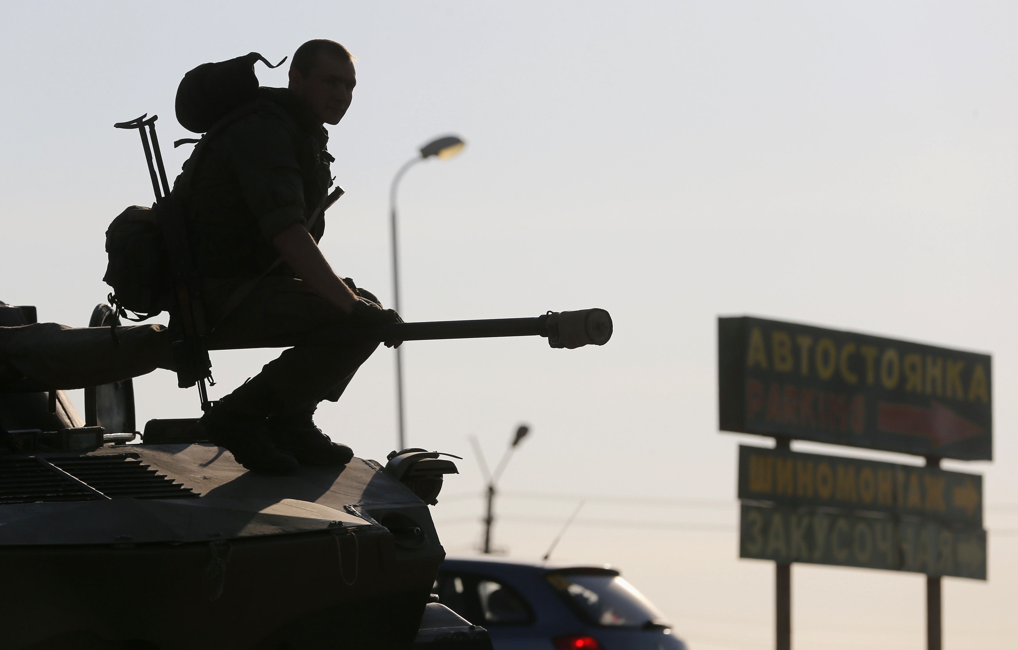 Μια νεκρή στη Μαριούπολη – Εκρήξεις στο Ντονέτσκ