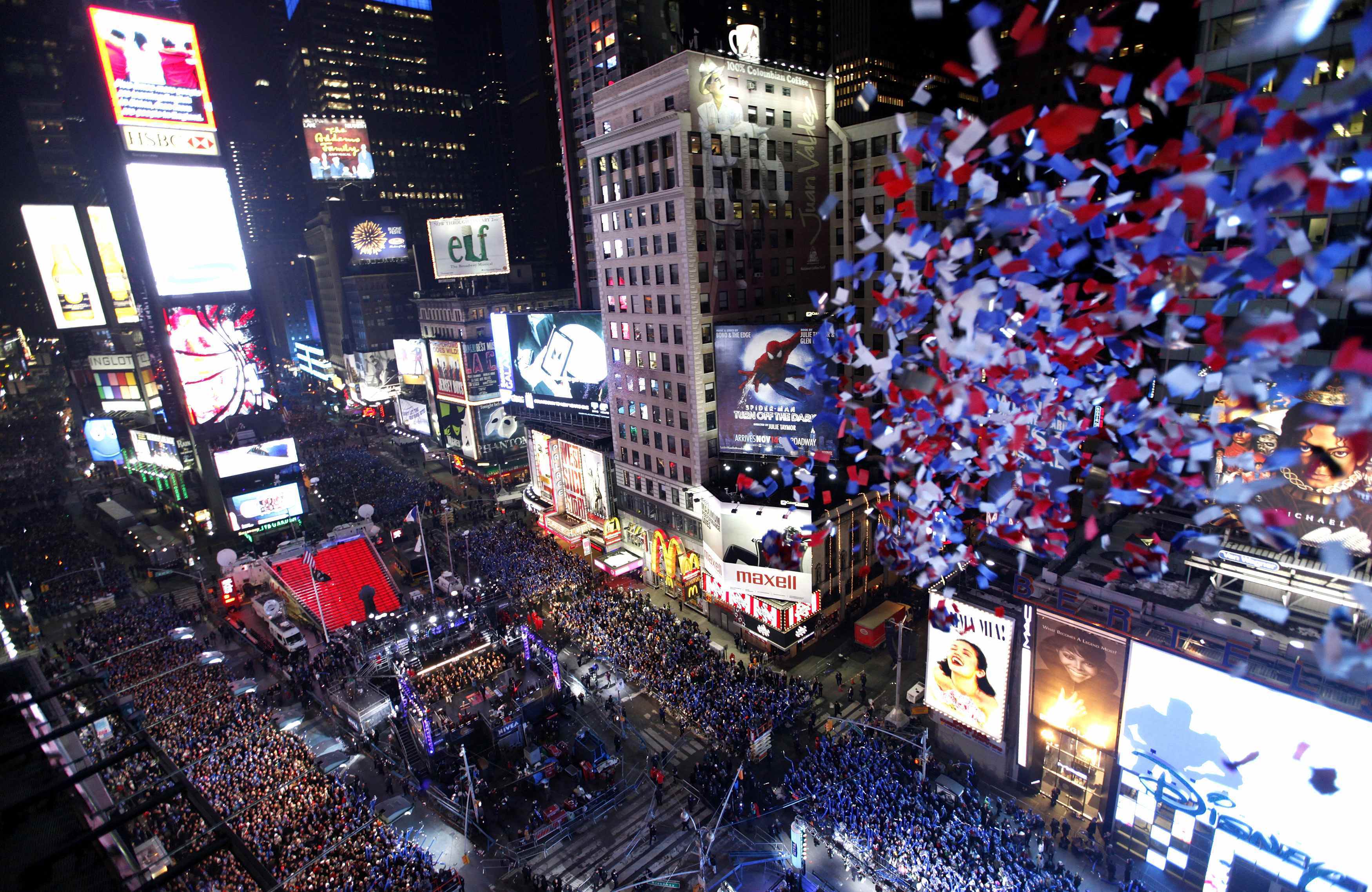 Ο κόσμος υποδέχτηκε το 2011! – Δείτε φωτογραφίες και βίντεο