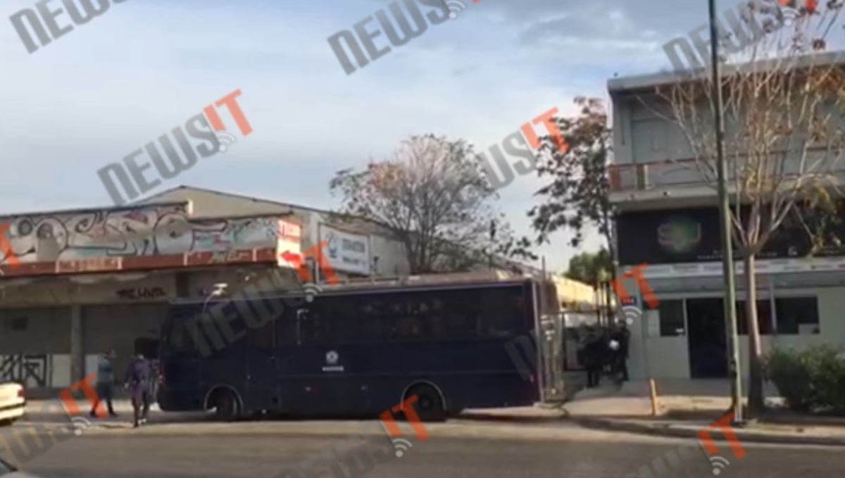 Επιχείρηση εκκένωσης στον Βοτανικό