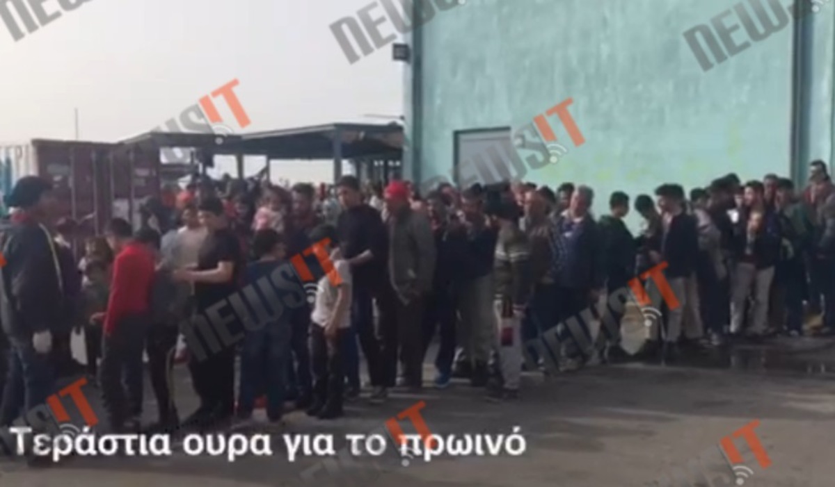 Συνωστισμός προσφύγων στον Πειραιά