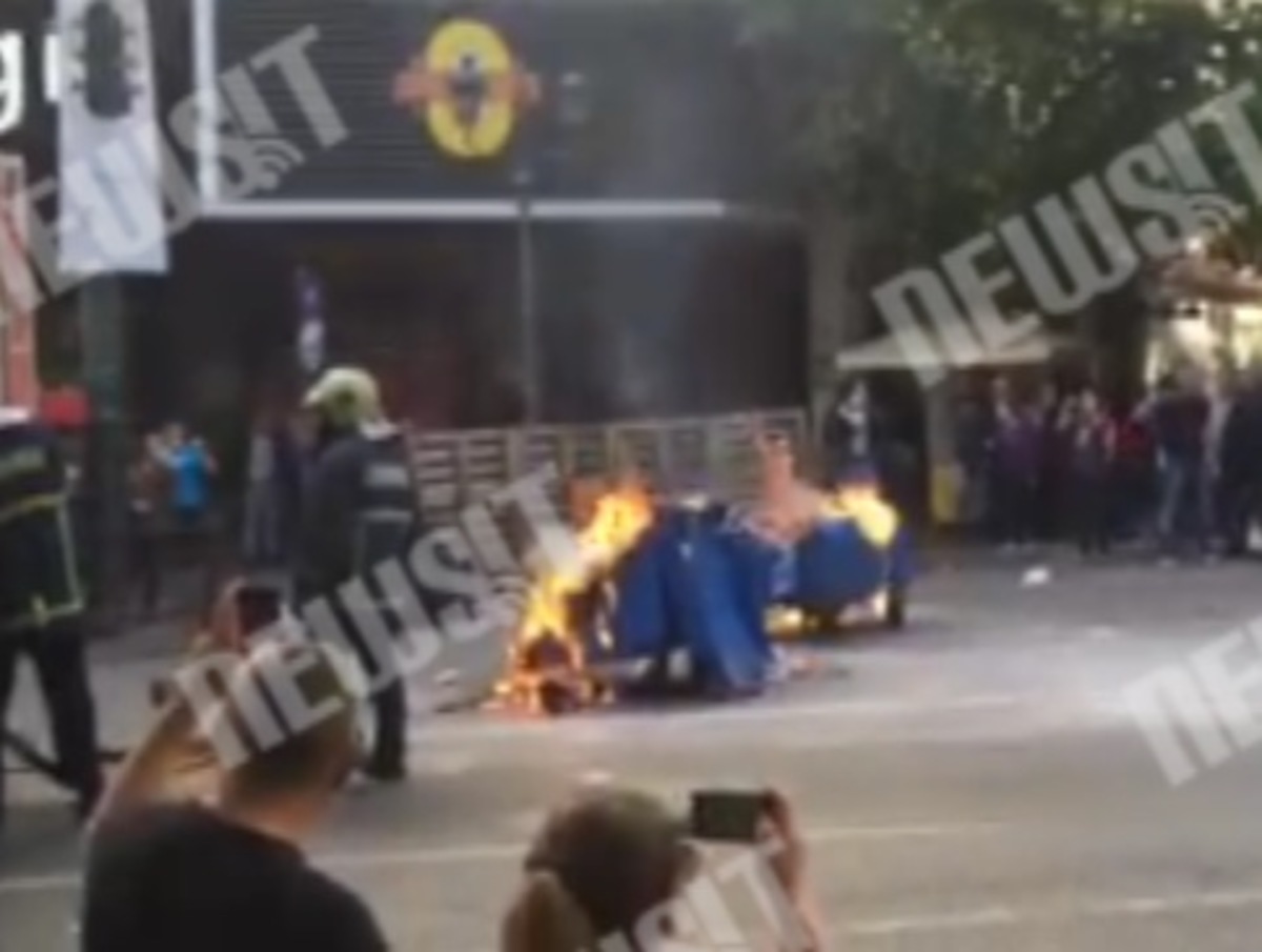 Φλεγόμενα οδοφράγματα στην Ομόνοια