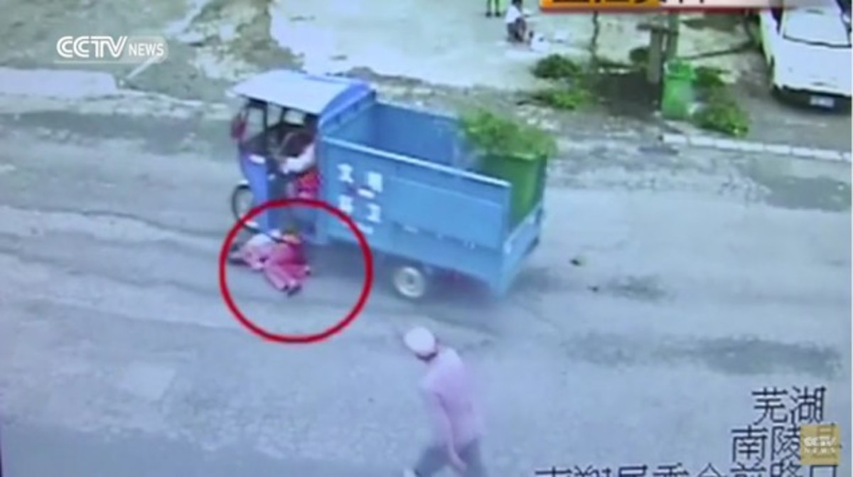 Τον πάτησε ένα τρίκυκλο