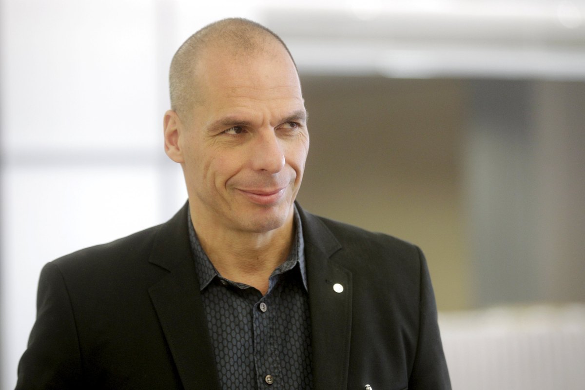 Σακελλαρίδης: Η κυβέρνηση στηρίζει τον Βαρουφάκη… από μακριά