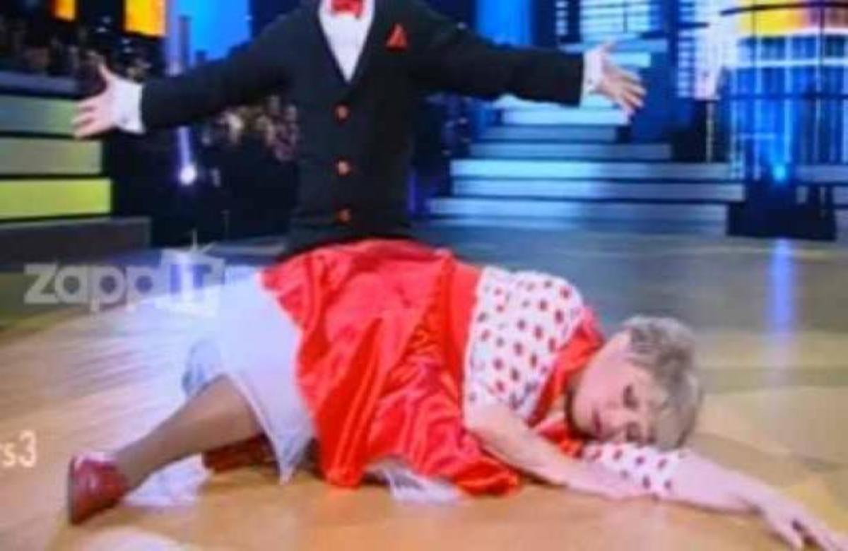 Τι συνέβη όταν η Βάσια Τριφύλλη πάτησε το τούλι από το φόρεμα της;