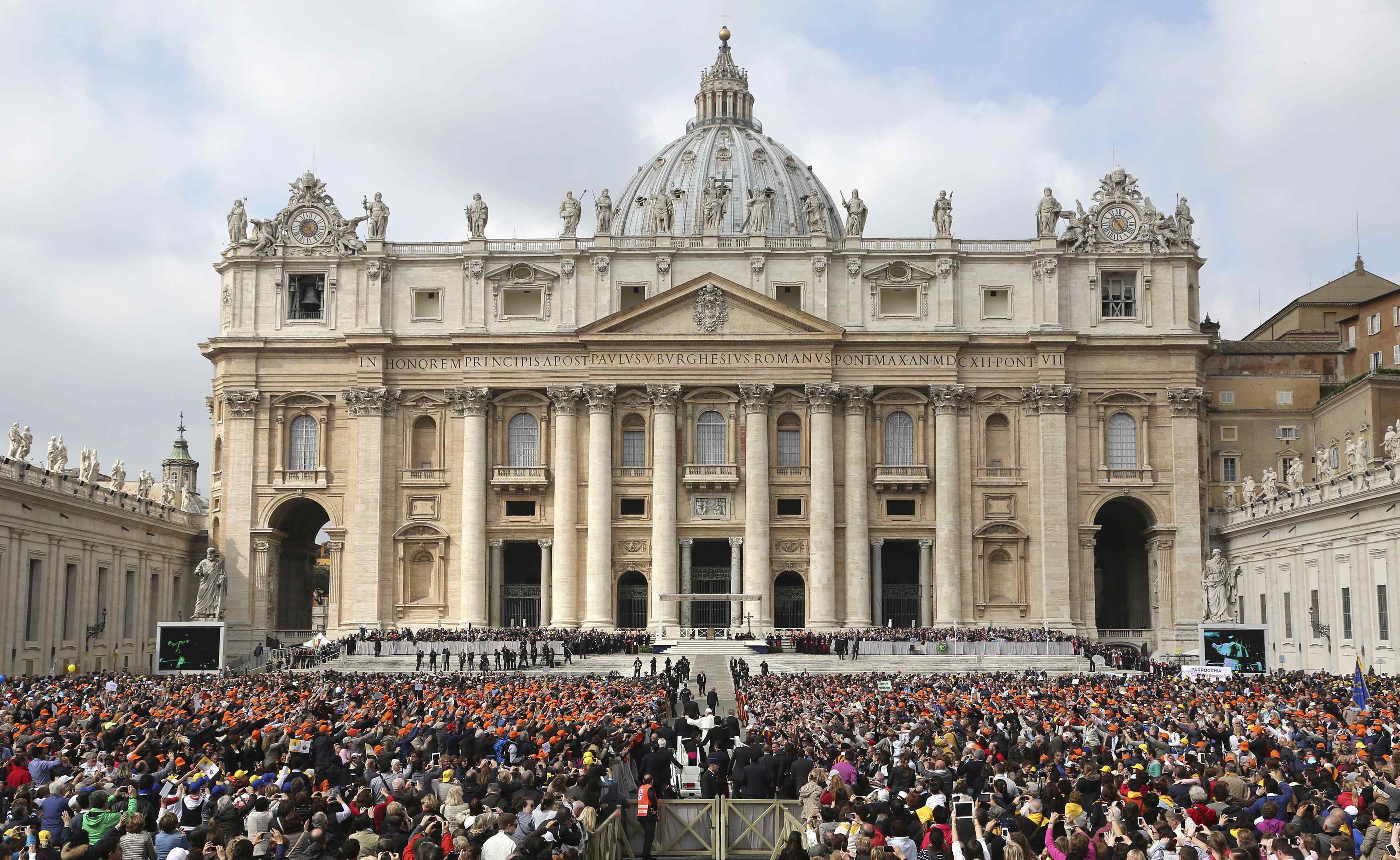 Bild: Προσπάθησαν να στείλουν στο Βατικανό ναρκωτικά κρυμμένα σε προφυλακτικά