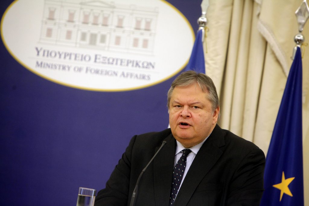 Διαψεύδει το ΠΑΣΟΚ σενάρια για μειωμένη Προεδρική Πλειοψηφία