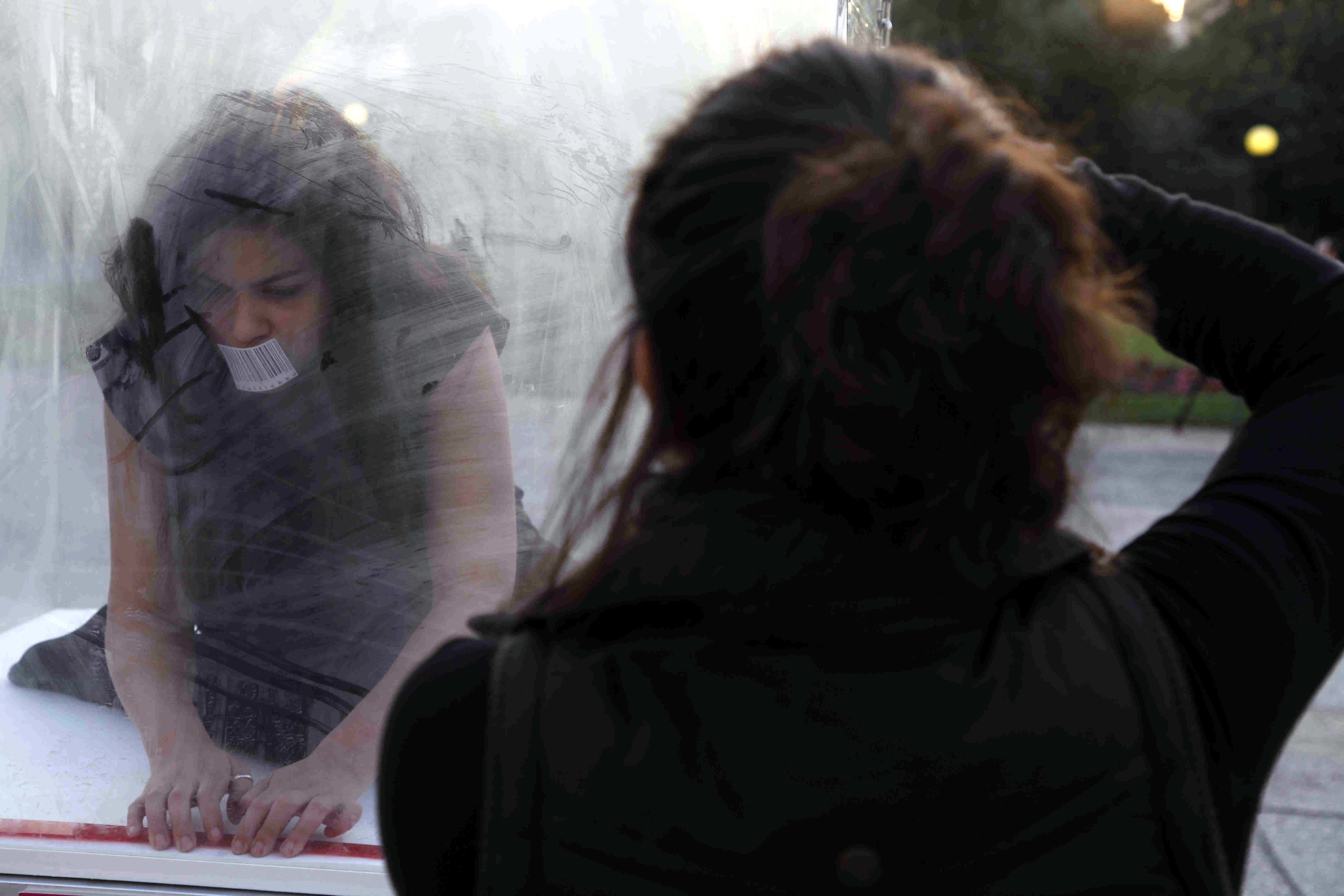 Μαρτυρίες θυμάτων: Ο βιασμός και η κακοποίηση στο οικογενειακό περιβάλλον