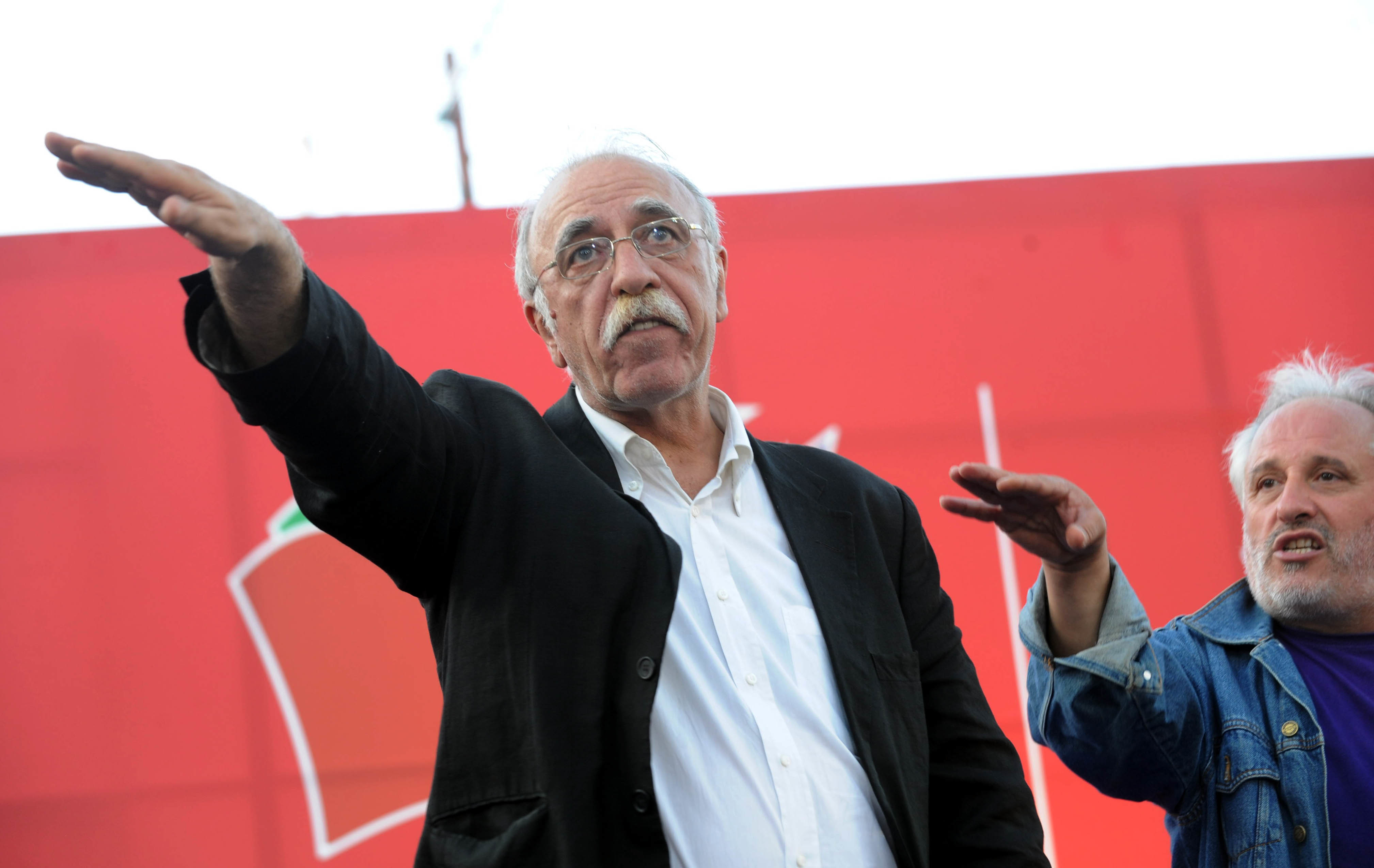 Βίτσας για “μικρή” ΔΕΗ: Δεν θα αναζητήσουμε υπογραφές από ΧΑ για το δημοψήφισμα