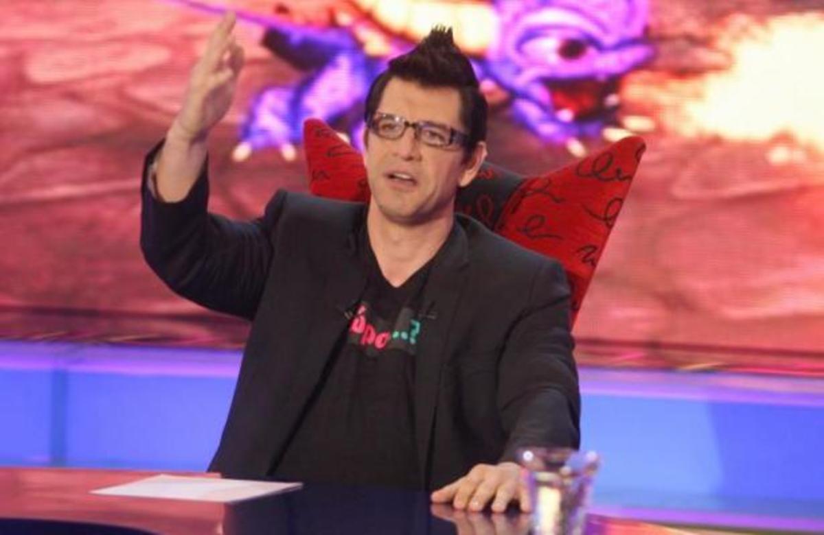 ΔΕΙΤΕ τις πρώτες στιγμές του Σάκη Ρουβά στο πλατό του Θέμου!