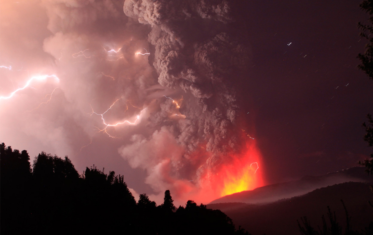 Η φωτογραφία προέρχεται από την έκρηξη ενός... μέσου ηφαιστείου στη Χιλή ΦΩΤΟ REUTERS