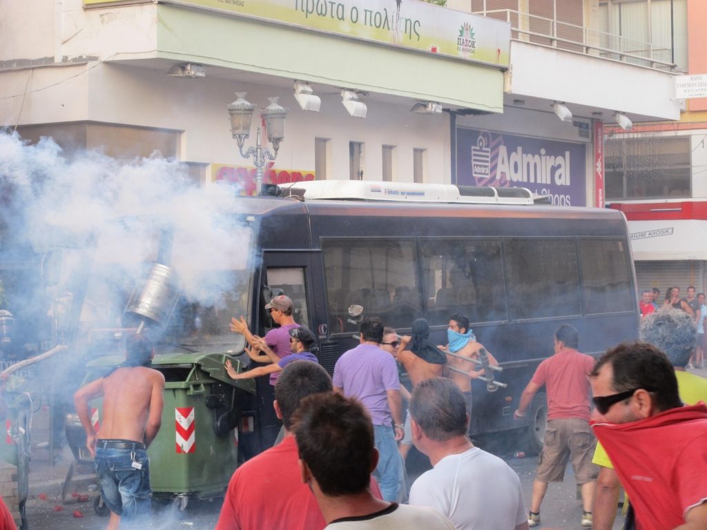 Επεισόδια και πάλι στον Βόλο – Έφτασαν αστυνομικές δυνάμεις από όλη την Ελλάδα