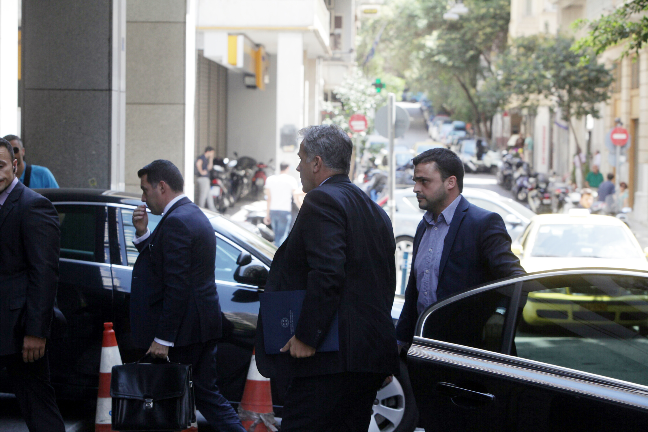 Tρόικα: Τα μη συνταγογραφούμενα φάρμακα να πωλούνται από τα σούπερ μάρκετ