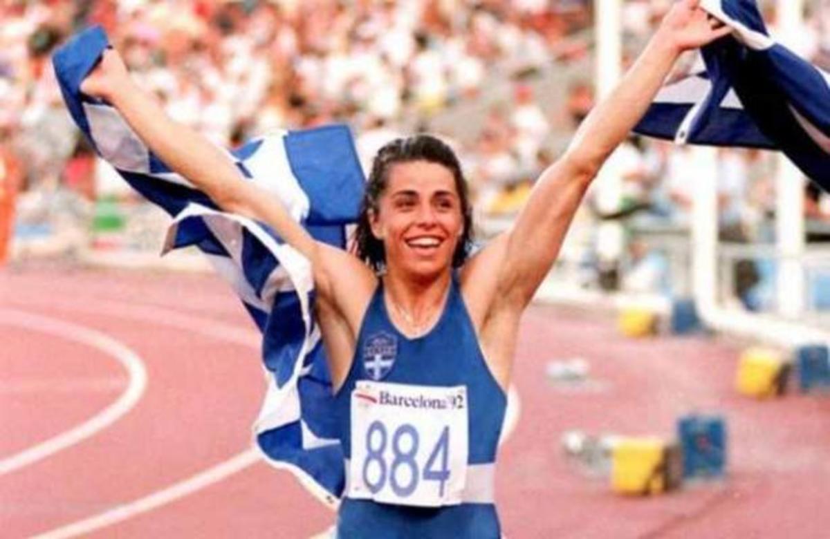 Σαν σήμερα το 1992 η Βούλα Πατουλίδου έκανε ολη την Ελλάδα να δακρύσει! ΒΙΝΤΕΟ