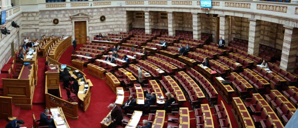 Με τροπολογία επιτρέπονται οι δημοσκοπήσεις σε όλη την προεκλογική περίοδο – Κατατέθηκε στη Βουλή