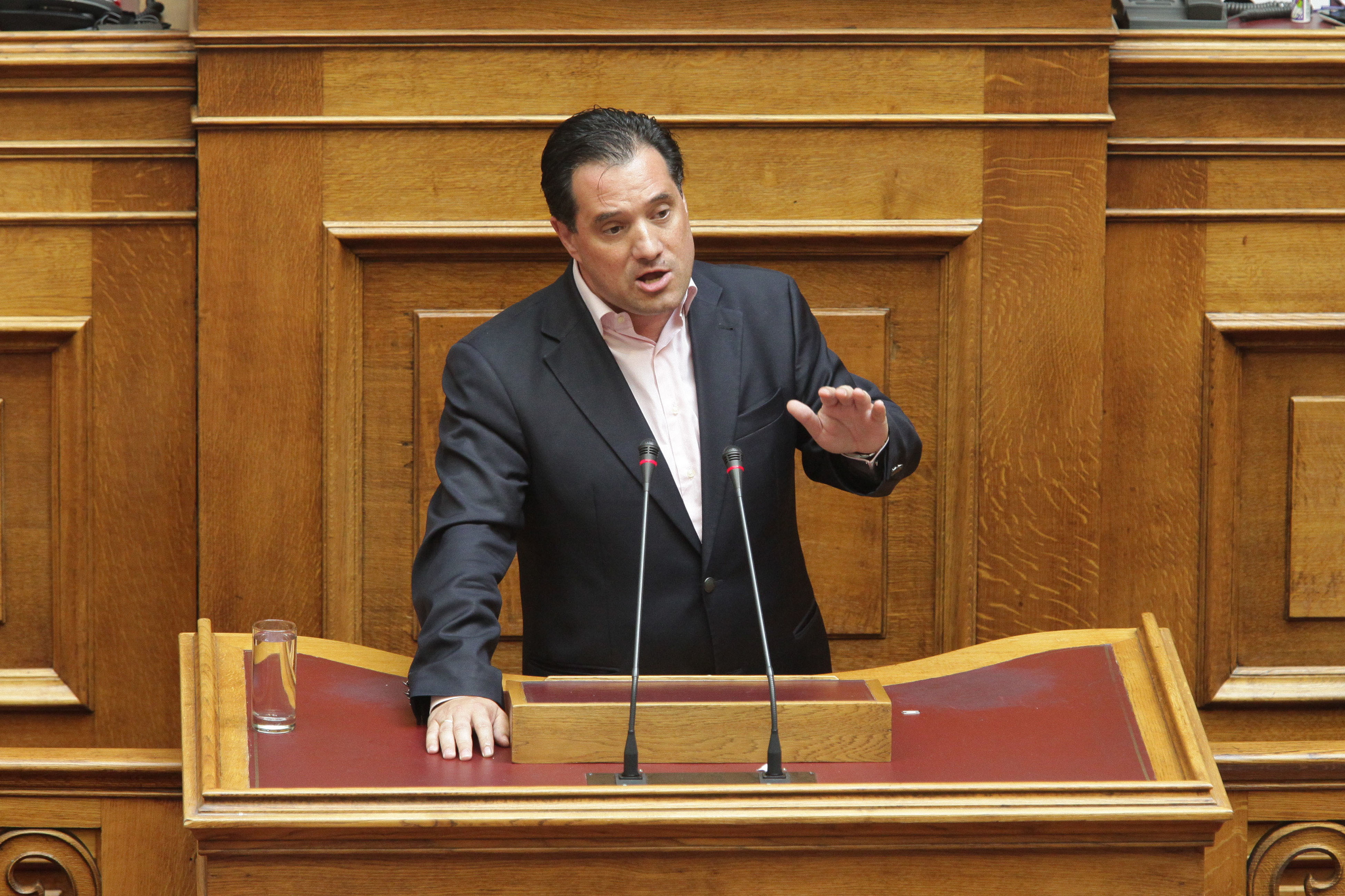 Αργεντίνικο τάνγκο στην Βουλή – Άγριες κόντρες κυβέρνησης και ΣΥΡΙΖΑ