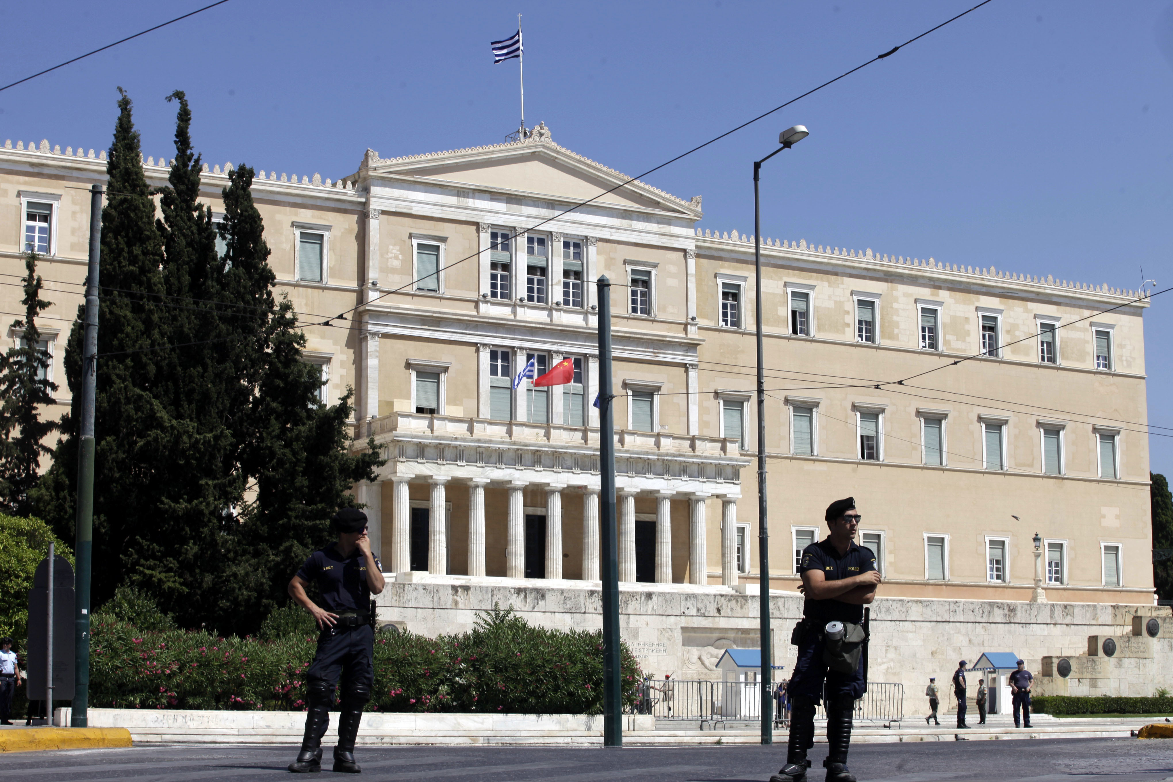 Πέντε βουλευτές της ΝΔ απειλούν να καταψηφίσουν την τροπολογία για τους δικαστικούς