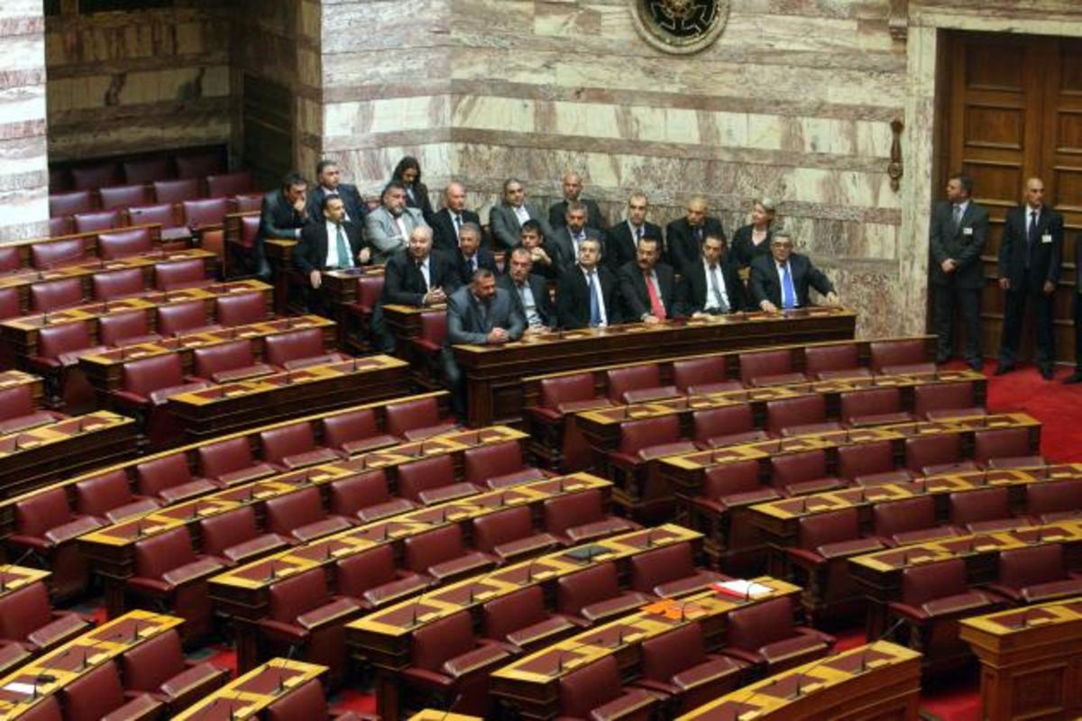 “Ψαρεύοντας” χρυσαυγίτικες ψήφους με “δόλωμα” στρατιωτικούς – Κόμματα και πολιτικές κινήσεις