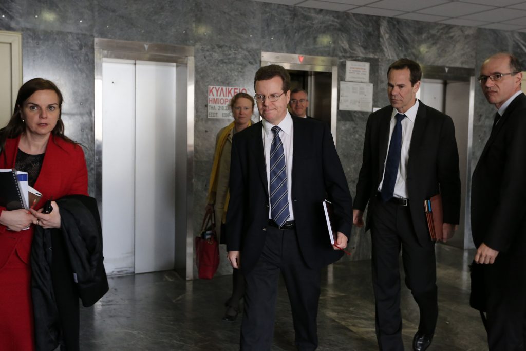 Υπ. Εργασίας: Ψάχνει τη “μέση λύση” με την Τρόικα για τις δόσεις