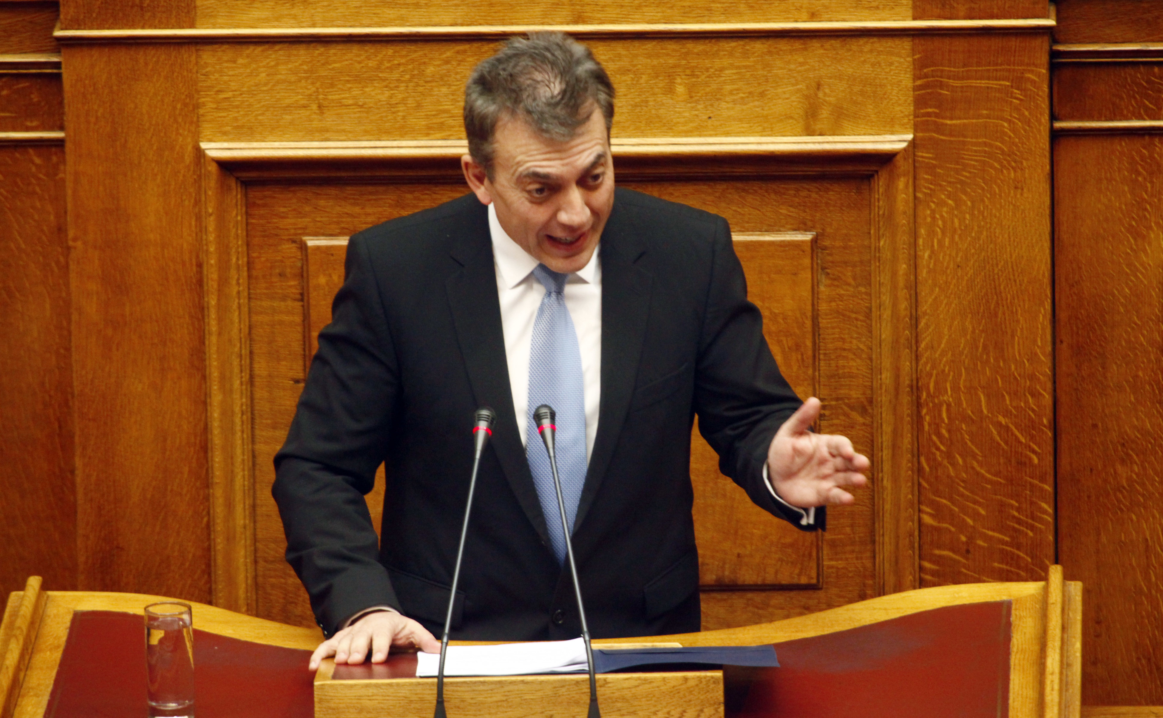 Αγριος καυγάς! Βρούτσης: «Δουλεύετε τους Έλληνες ψιλό γαζί» – Λαφαζάνης: Είσαι «αρχιπραξικοπηματίας» του κουρελιάσματος της εργατικής νομοθεσίας