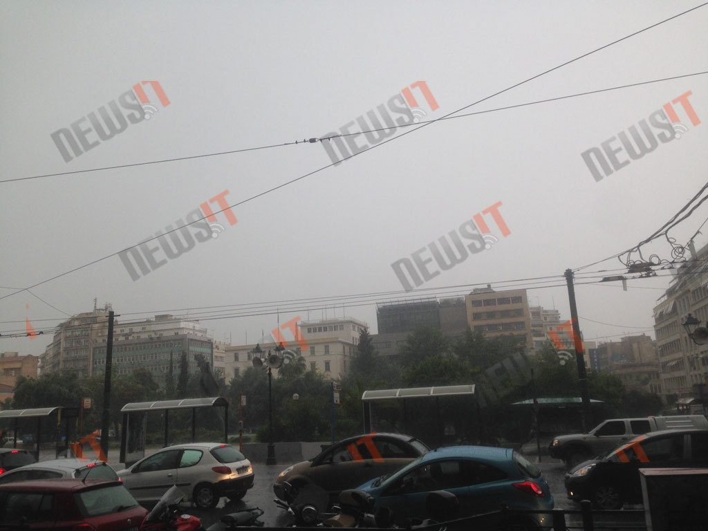 Μια βροχή έκλεισε την Χαμοστέρνας! Χάος στους δρόμους! Διακοπές ρεύματος