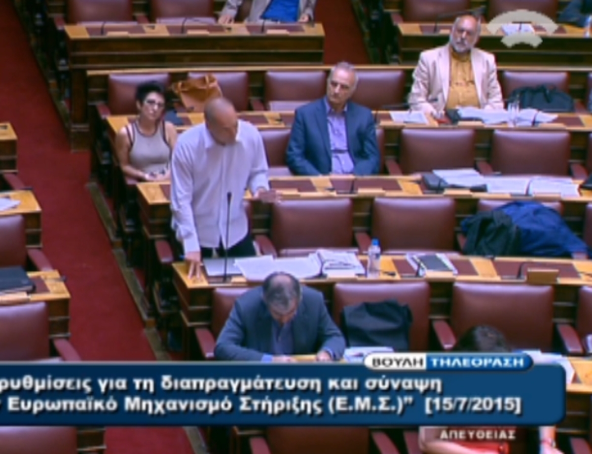 Ομιλία Βαρουφάκη και ένταση