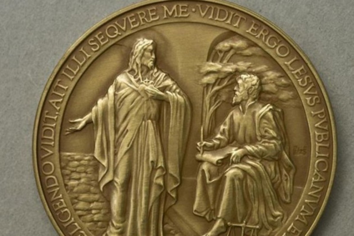 Έγραψαν λάθος το όνομα του Ιησού σε μετάλλιο για τον Πάπα