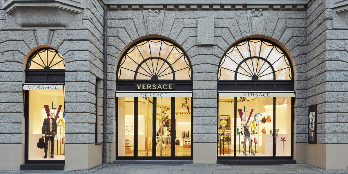 Πωλείται ο οίκος Versace – Οι πιθανοί αγοραστές