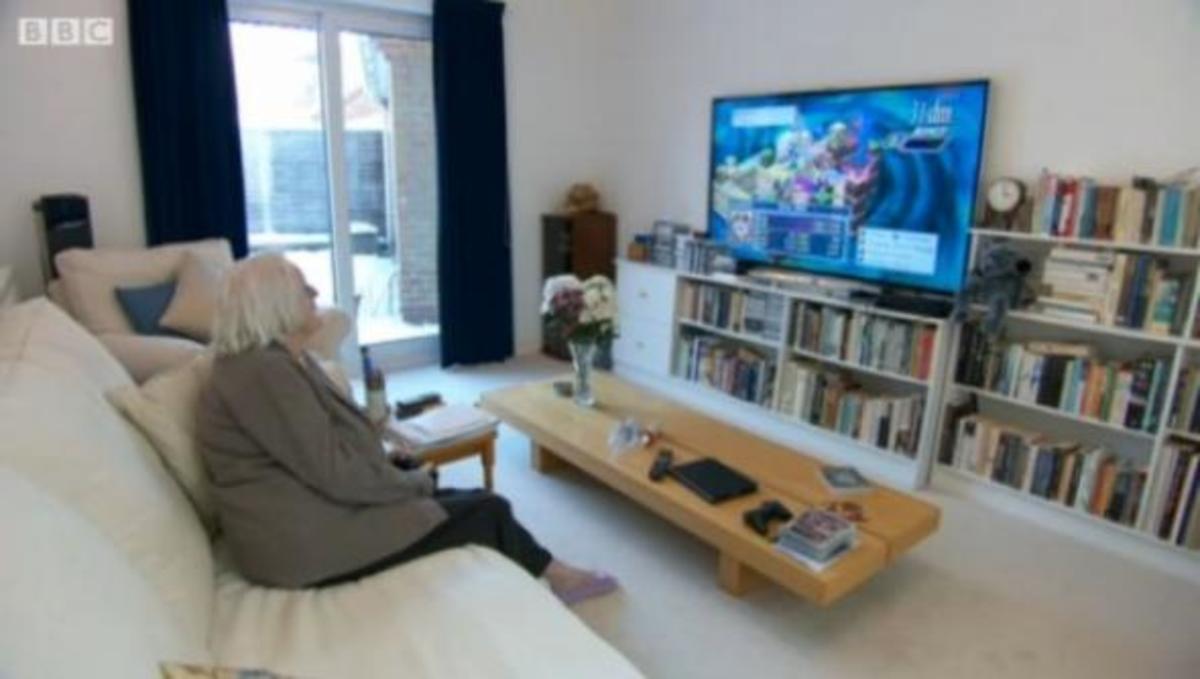 Δείτε μία 85χρονη να παίζει video games με την… 94χρονη θεία της!