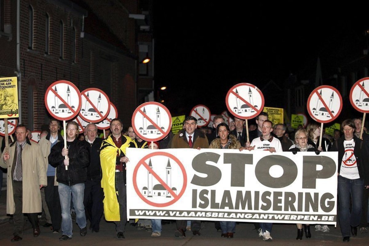 Βέλγιο: “Καμπάνα” σε στελέχη του ακροδεξιού κόμματος λόγω επαφών με τη Χρυσή Αυγή