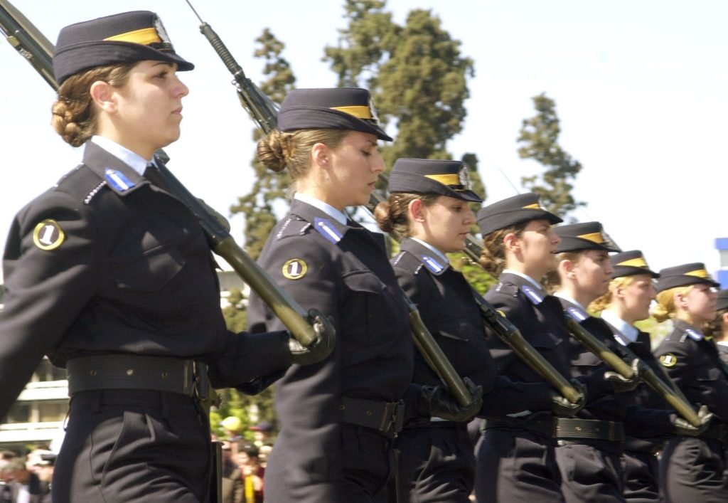 Τέλος στον “χωρισμό” των στρατιωτικών ζευγαριών