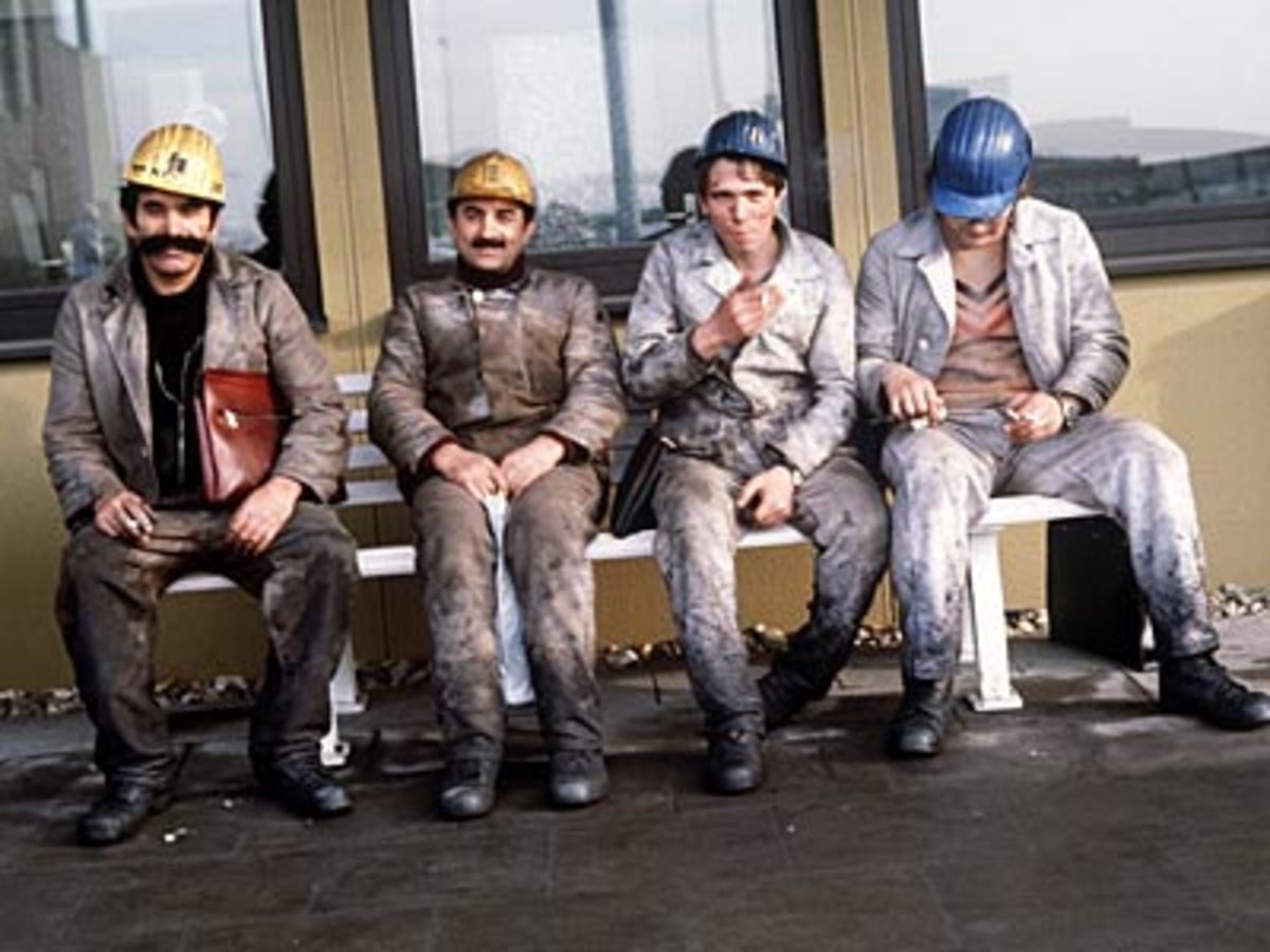 Απαγορεύουν στους εργάτες να … κάθονται!