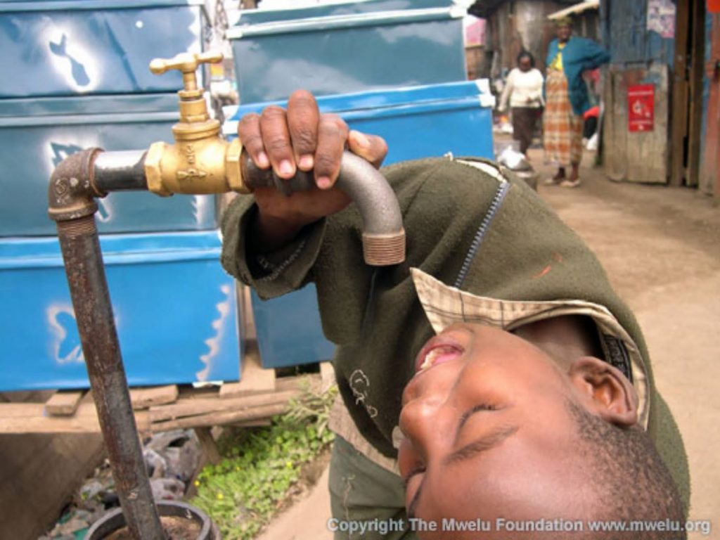 Μειώσαμε ακόμα και το νερό που πίνουμε!