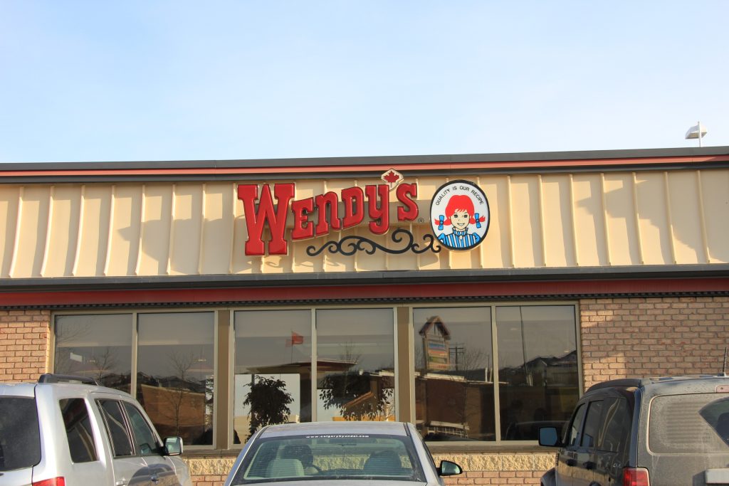 Αηδιαστικό κρούσμα στα Wendy’s – Δείτε τι κάνει ο υπάλληλος (ΦΩΤΟ)
