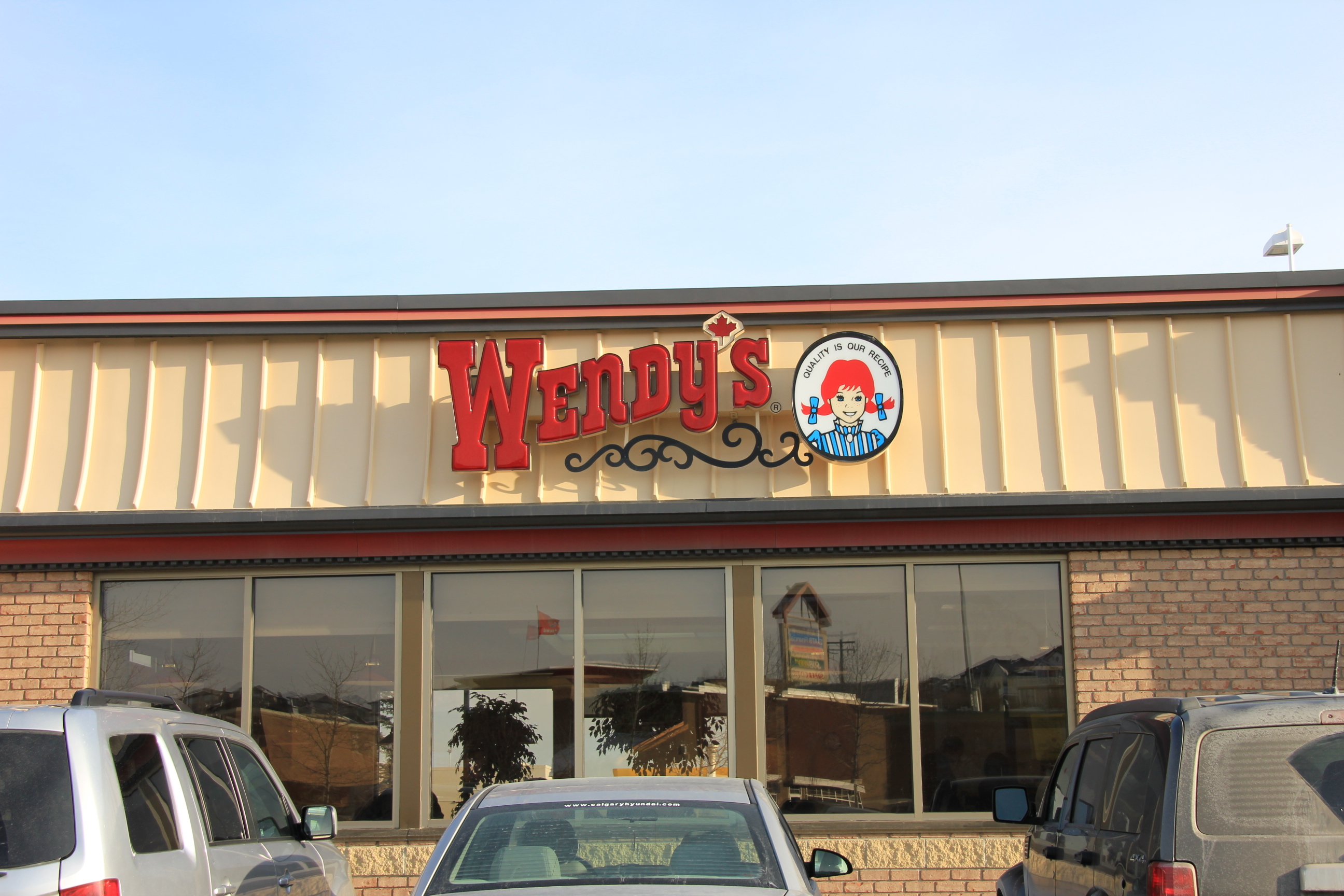 Αηδιαστικό κρούσμα στα Wendy’s – Δείτε τι κάνει ο υπάλληλος (ΦΩΤΟ)