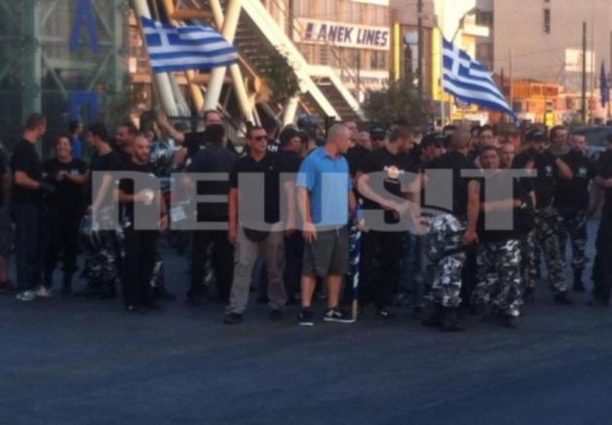 Η νέα…κολεξιόν της Χρυσής Αυγής – Τέρμα τα τζην, ώρα για “παραλλαγή” – Ποιος είναι ο δημιουργός