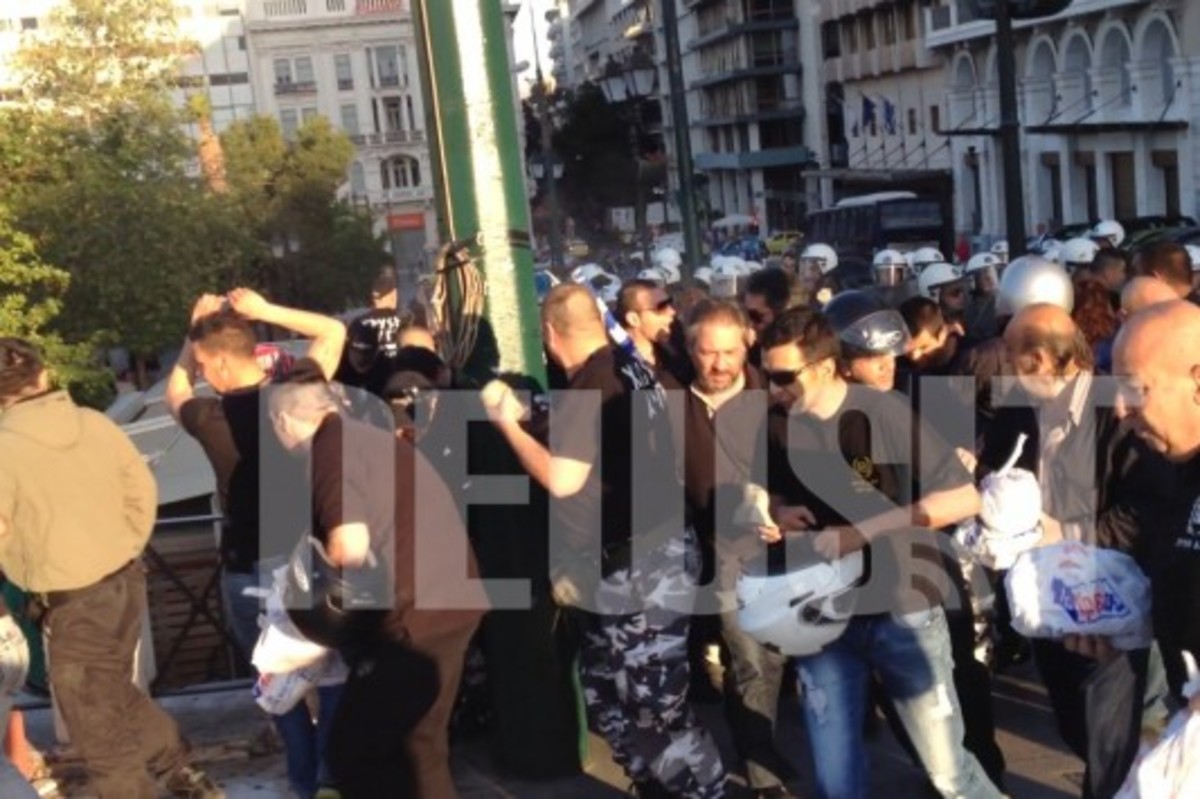 Σύνταγμα: Ένταση με Χρυσαυγίτες