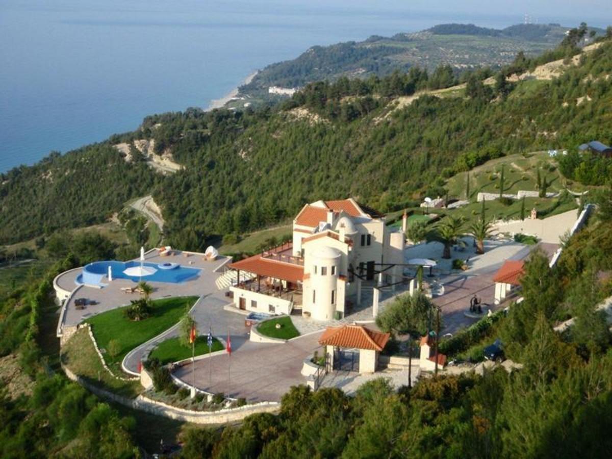 Αυτά είναι τα παλάτια που βγάζουν στο σφυρί οι Ελληνες πρώην κροίσοι – ΦΩΤΟ